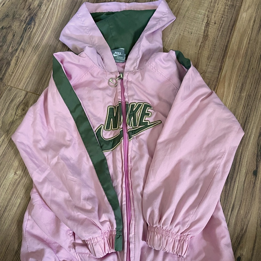 This jacket is great for those chilly summers mornings, and bomb fire nights 🔥
